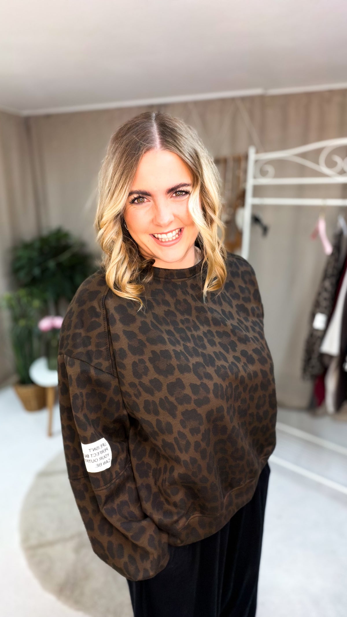 Leo Pulli mit Aufschrift: Life isn`t Perfect. But your Outfit can be. 70405