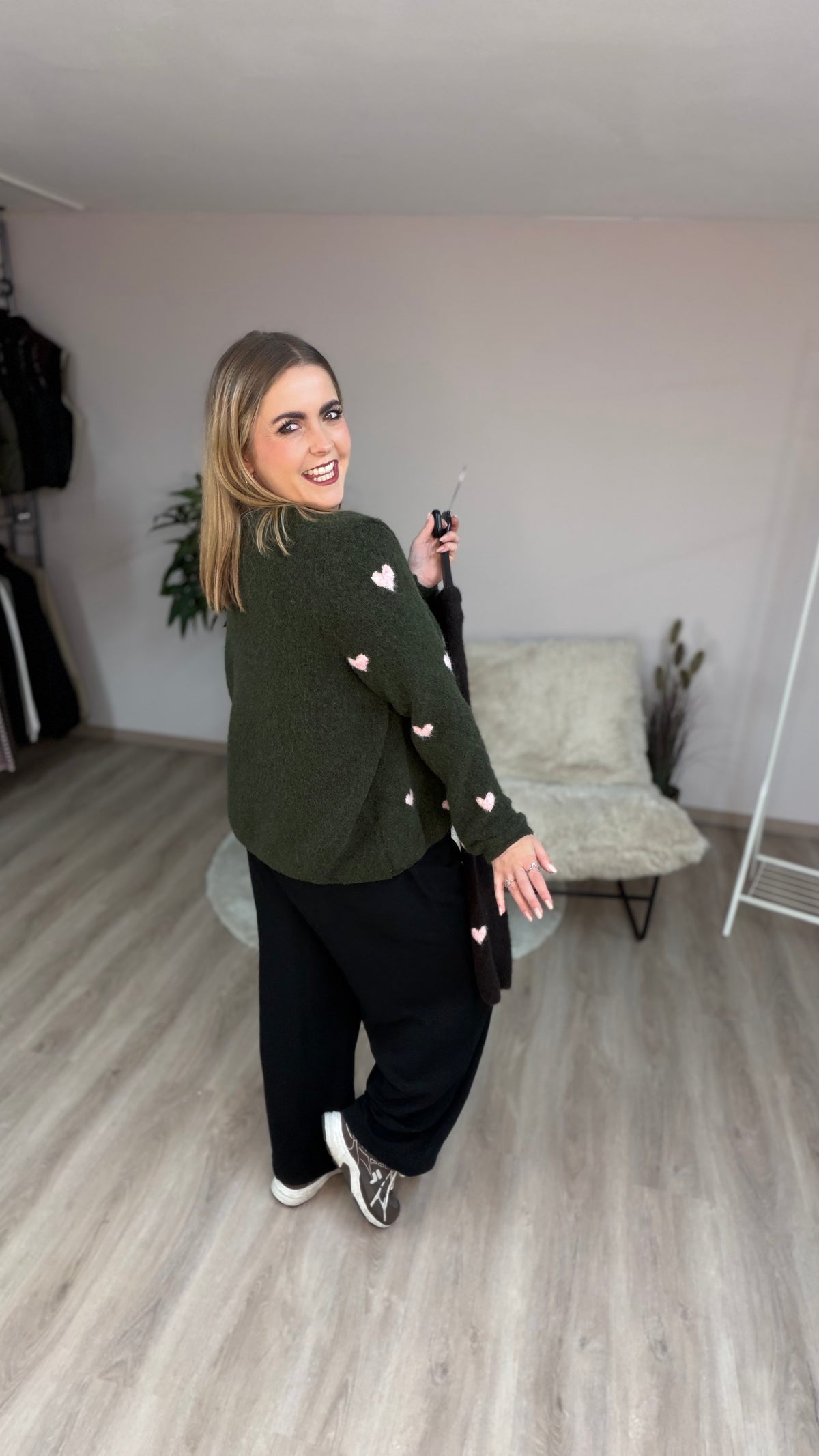 Strickjacke mit Herzchen 64041