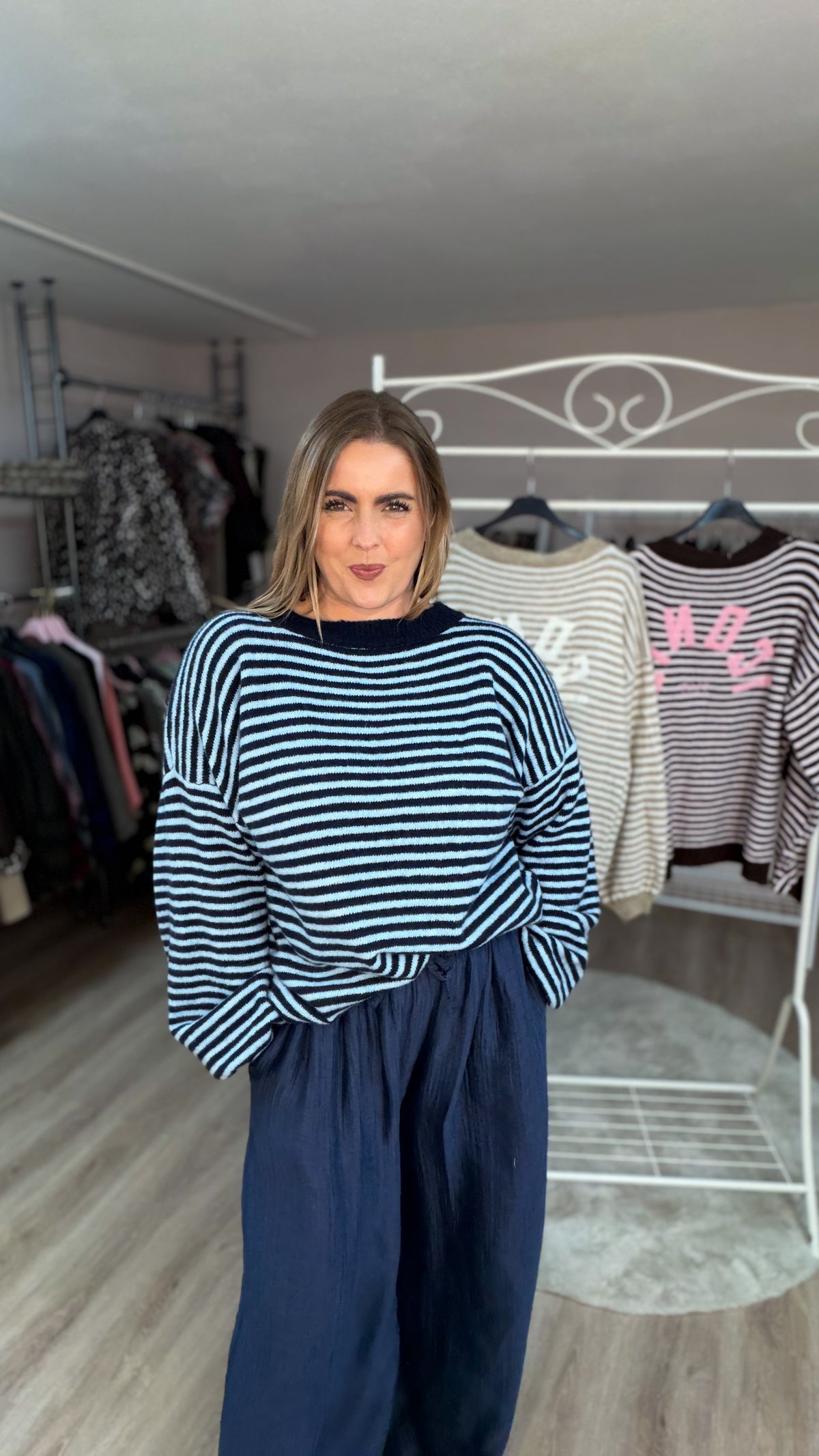 Pulli mit der Aufschrift iconic club (70499)