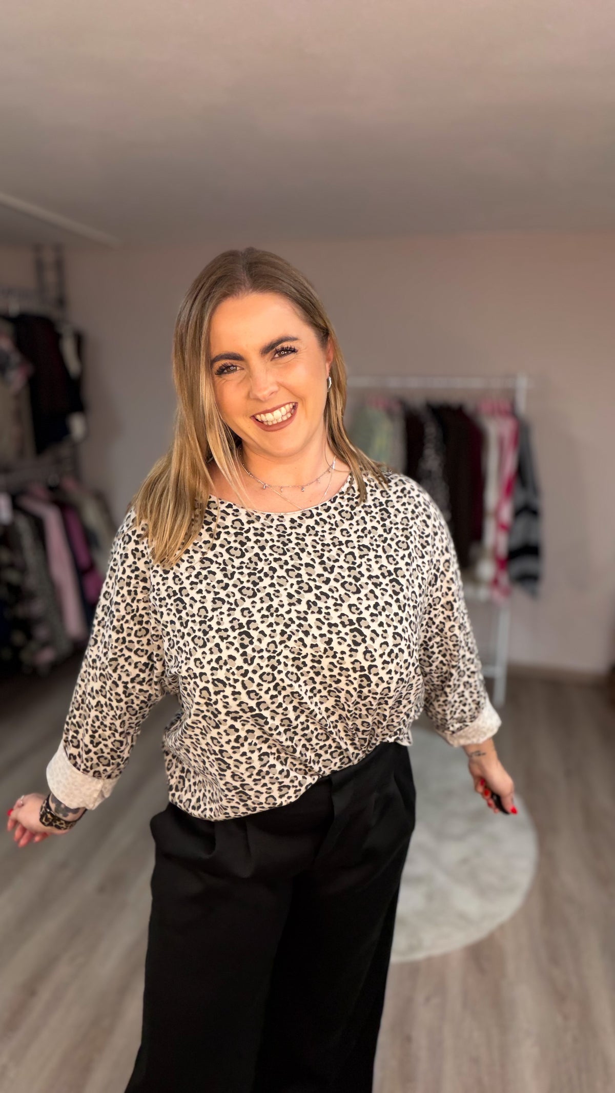 Leichter Pulli im Leoprint oversized geschnitten (70517)