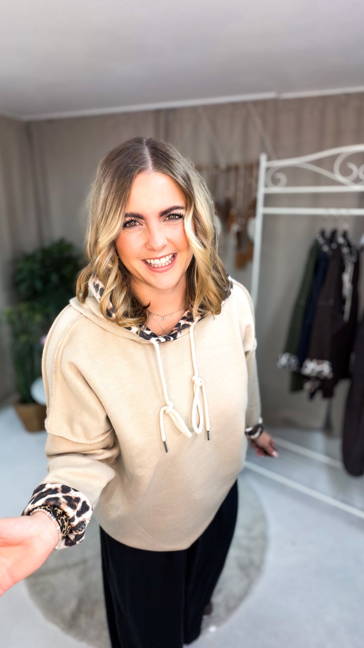 Kapuzenpulli mit Leoprint Details von innen 70414