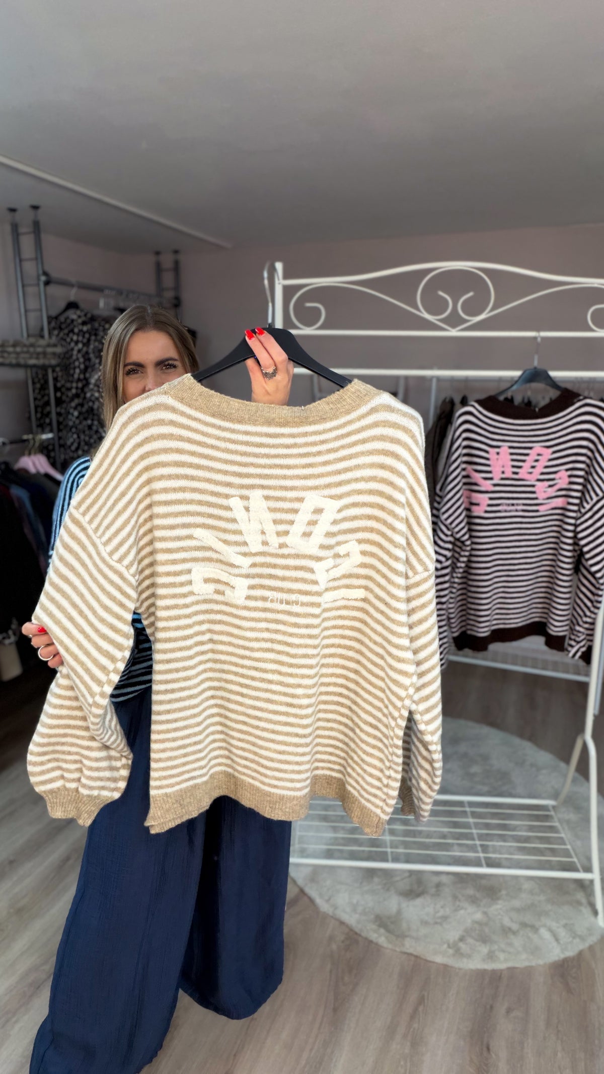 Pulli mit der Aufschrift iconic club (70499)
