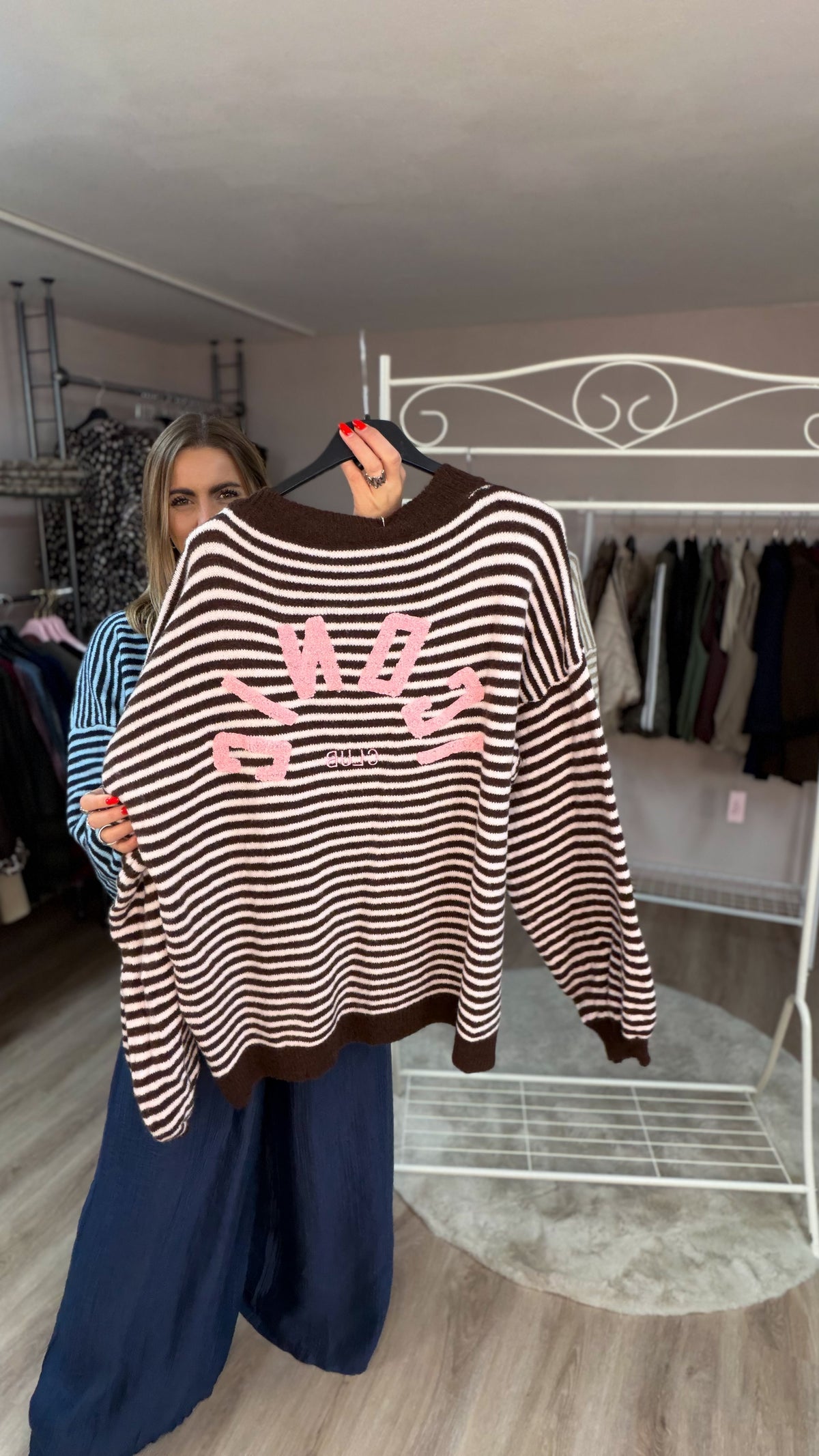 Pulli mit der Aufschrift iconic club (70499)