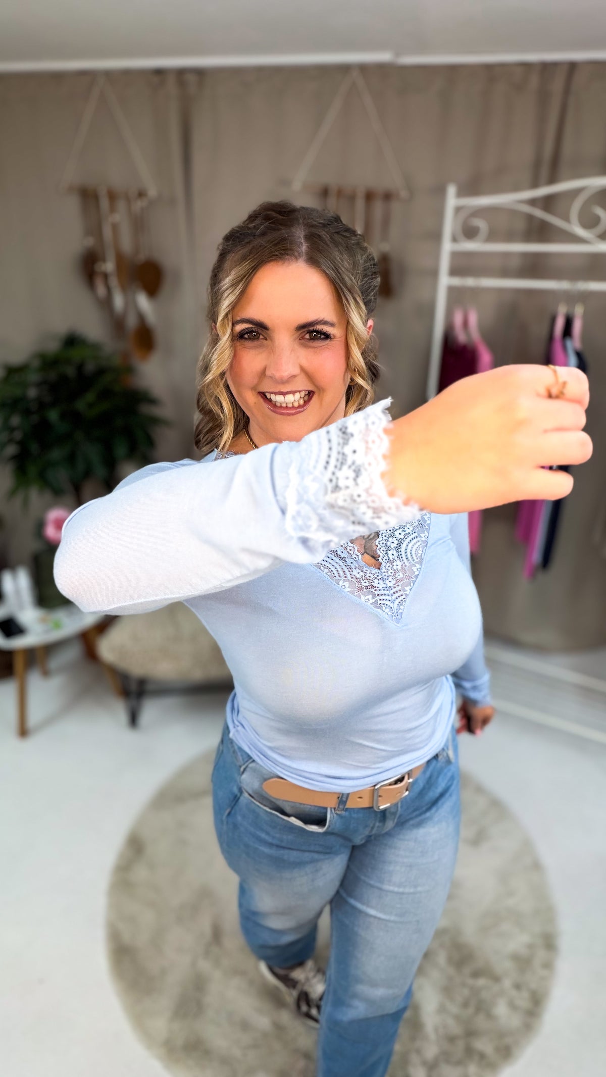 Shirt, halbtransparent mit V-Ausschnitt und Spitze (70042)