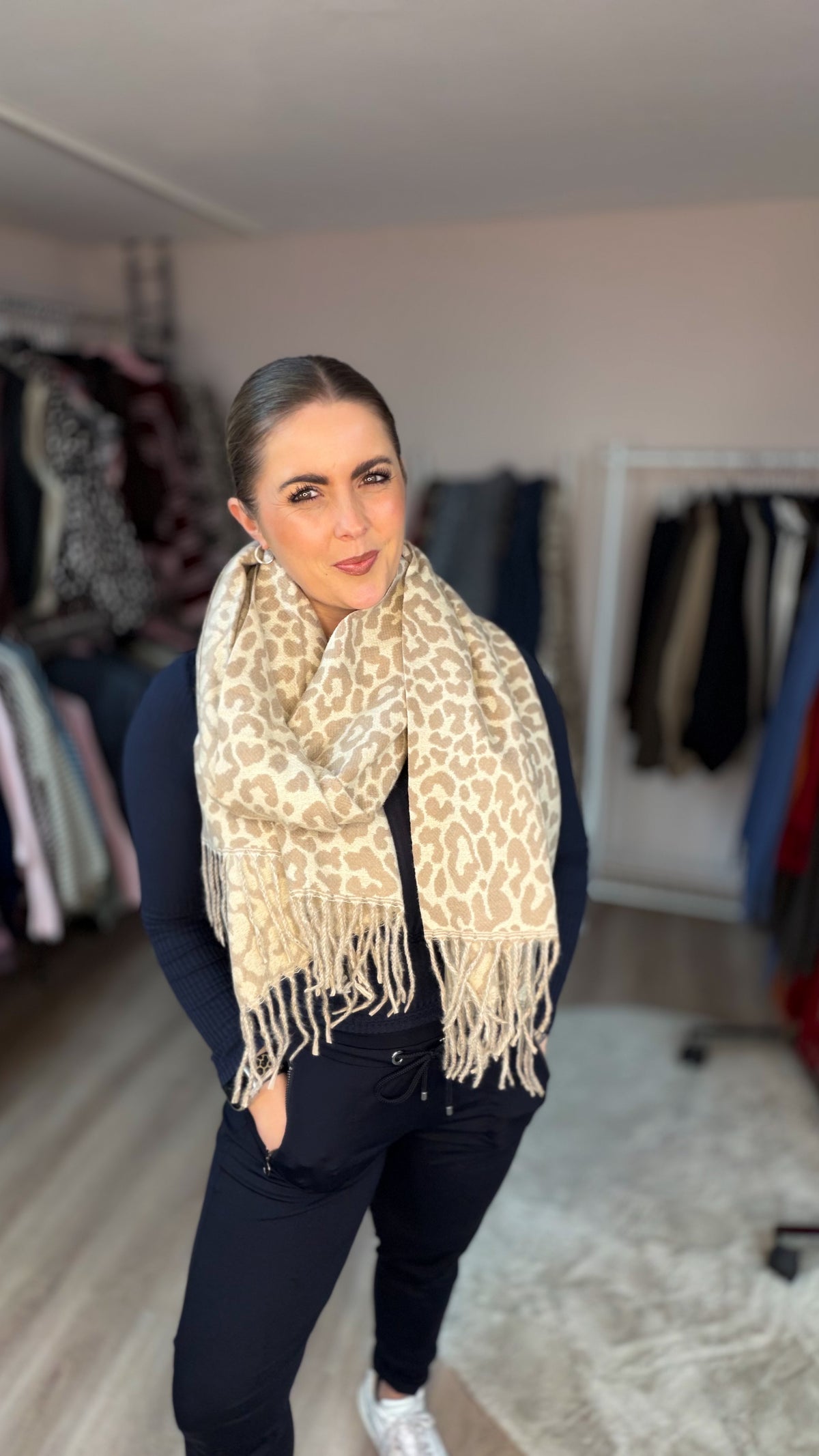 Schal im Leoprint