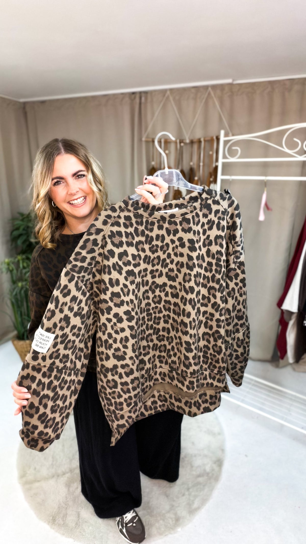 Leo Pulli mit Aufschrift: Life isn`t Perfect. But your Outfit can be. 70405